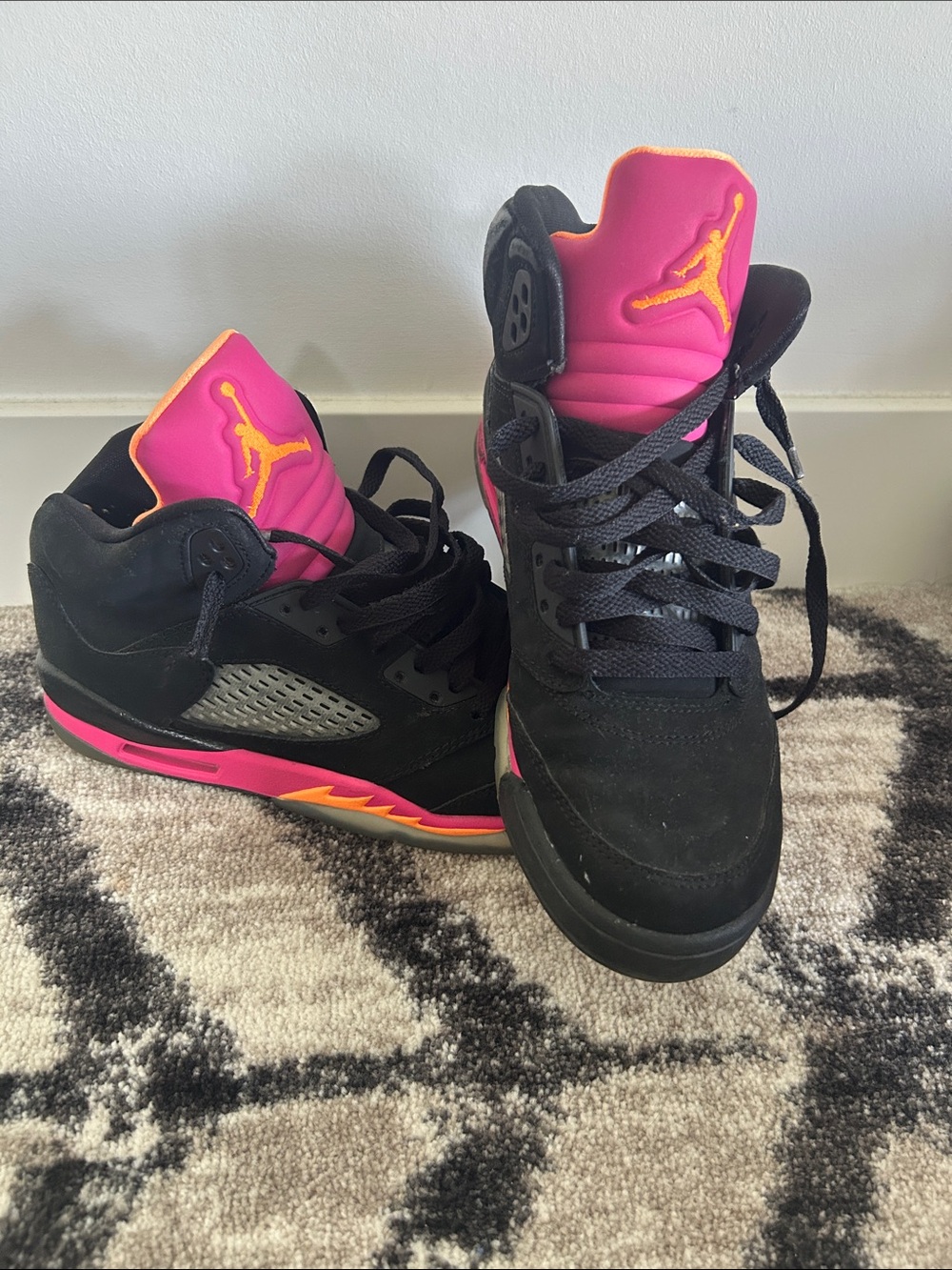 Kids 6.5 Air Jordan 5 Retro in Black/Hot Pink